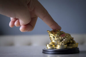 Use Feng Shui to de-clutter your life & attract success!