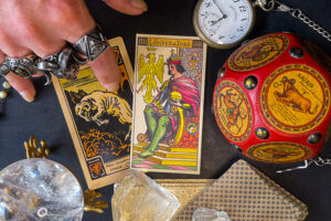How to Choose the Right Online Tarot Card Reader for You – A Comprehensive Guide